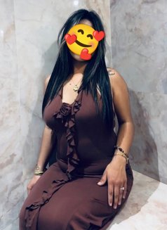 Manjila Khadka - puta in Kathmandu Photo 1 of 2