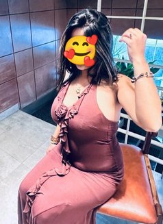 Manjila Khadka - puta in Kathmandu Photo 2 of 2