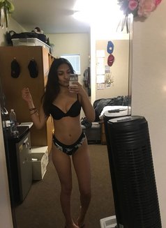 Manju - puta in Dubai Photo 6 of 7