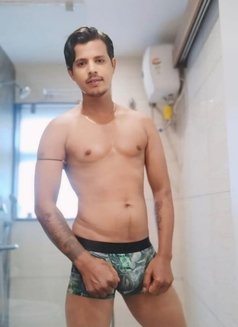 MANNU ESCORT FOR COUPLES N BOYS - Male escort in Kolkata Photo 10 of 13