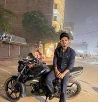 Mannu - masseur in New Delhi