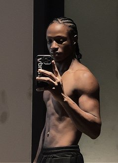 Manny - Acompañantes masculino in Lagos, Nigeria Photo 5 of 6