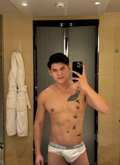 MANofCLASSZ - Male escort in Hong Kong Photo 15 of 16