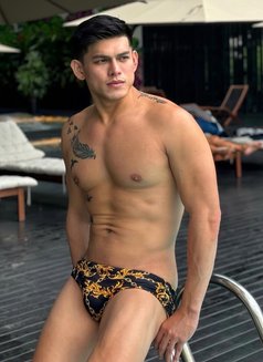 MANofCLASSZ - Male escort in Hong Kong Photo 16 of 16