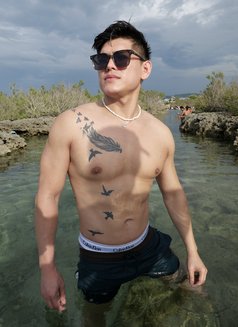 MANofCLASSZ - Male escort in Manila Photo 14 of 15