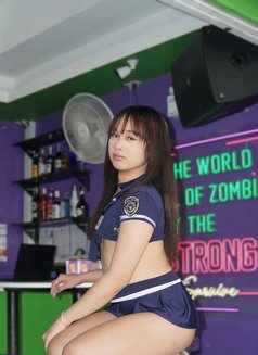 Manow - masseuse in Al Sohar Photo 1 of 4