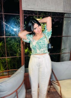 Mansi - puta in Pune Photo 1 of 4