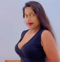 Shenu office girl - escort in Colombo