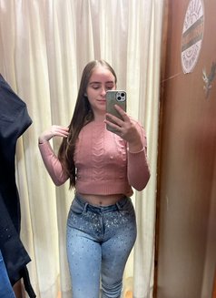 Manu - puta in Dubai Photo 5 of 6