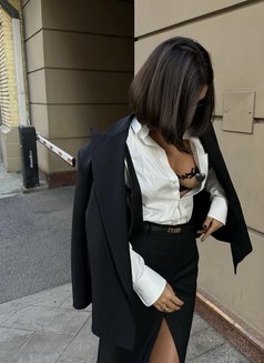 Manu - escort in Hong Kong Photo 14 of 15