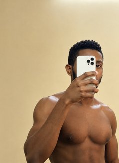 Manuel Darlington - Acompañantes masculino in Al Manama Photo 1 of 1
