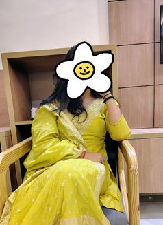 Manvi - escort in New Delhi Photo 2 of 4