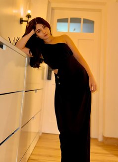 Manvi Gupta Indian - puta in Abu Dhabi Photo 2 of 5