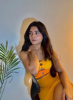 Manvi Gupta Indian - puta in Abu Dhabi Photo 3 of 5