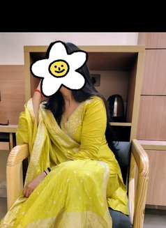 Manvi - escort in New Delhi Photo 2 of 5