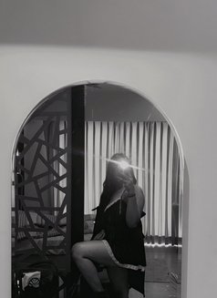 Manvi Singh - puta in New Delhi Photo 2 of 6