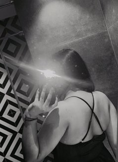 Manvi Singh - puta in New Delhi Photo 4 of 6