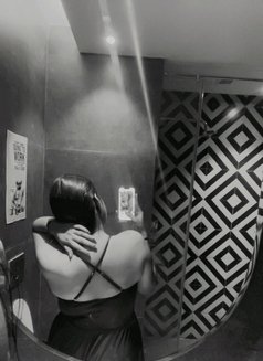 Manvi Singh - puta in New Delhi Photo 5 of 6