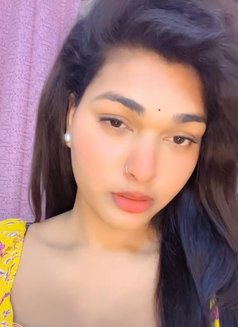 Manya Mishra - Acompañantes transexual in New Delhi Photo 1 of 10