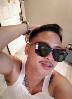 Mao - Male escort in Abu Dhabi Photo 2 of 3