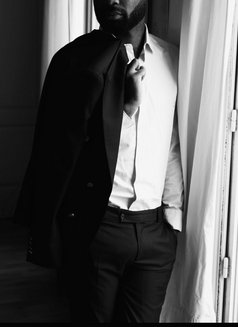 Marc Anthony - Male escort in Paris Photo 1 of 5