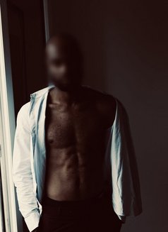 Marc Anthony - Male escort in Paris Photo 2 of 5