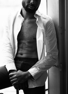 Marc Anthony - Male escort in Paris Photo 4 of 5