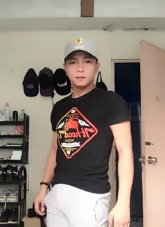 Marcky - Male escort in Manila Photo 4 of 6