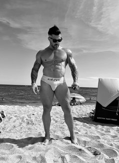 Marco Di Pietro - Acompañantes masculino in Dubai Photo 8 of 15