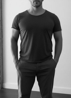 Marco - Male escort in Cambridge Photo 2 of 2