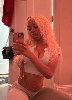 Jennifer - escort in Riyadh Photo 1 of 10