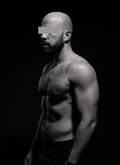 Mardini Jacobs - Male companion in Dubai Photo 1 of 6