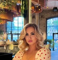 Marfa - puta in Abu Dhabi Photo 3 of 7