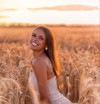 Kari - escort in London