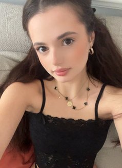 Margo - escort in Paris Photo 3 of 13
