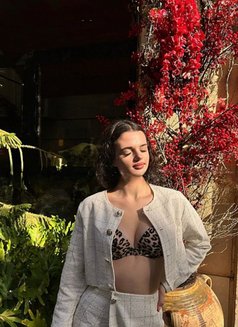 Margo - escort in Paris Photo 6 of 13