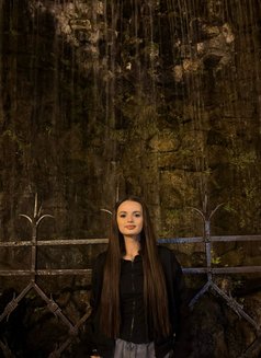 Margo - escort in Paris Photo 7 of 13