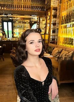 Margo - escort in Paris Photo 8 of 13