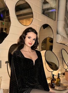 Margo - escort in Paris Photo 13 of 13