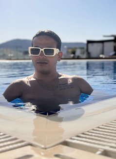 Amir sunrise - Male escort in İstanbul Photo 7 of 10