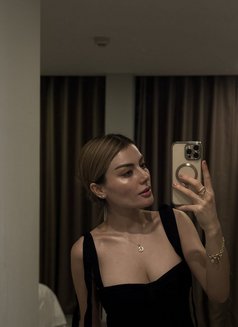 Mari Russian - escort in Bangkok Photo 6 of 7