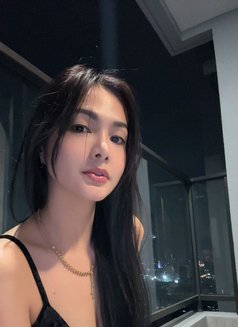 Mari - puta in Singapore Photo 1 of 2