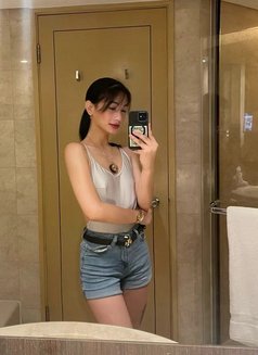 Maria Cruz - Acompañantes transexual in Manila Photo 6 of 11