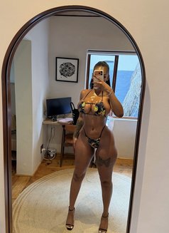 Maria - escort in Yokohama Photo 2 of 3