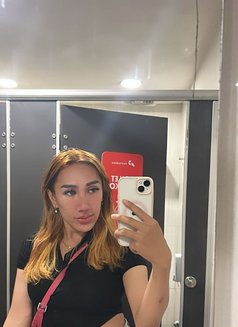 Maria Erika - Acompañantes transexual in Jakarta Photo 3 of 10