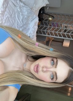 Maria - escort in Dubai Photo 7 of 14