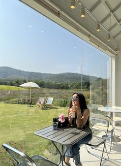 Maria - escort in Manila Photo 10 of 11