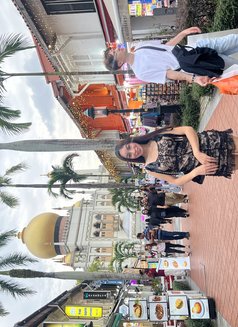 Maria - escort in Singapore Photo 4 of 4
