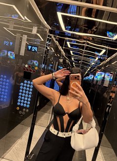 Maria - puta in Dubai Photo 4 of 5