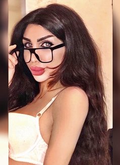 Maria - Transsexual escort in Beirut Photo 9 of 13